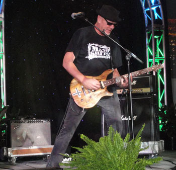 Mark Kendall Playing an Ed Roman Quicksilver Guitar